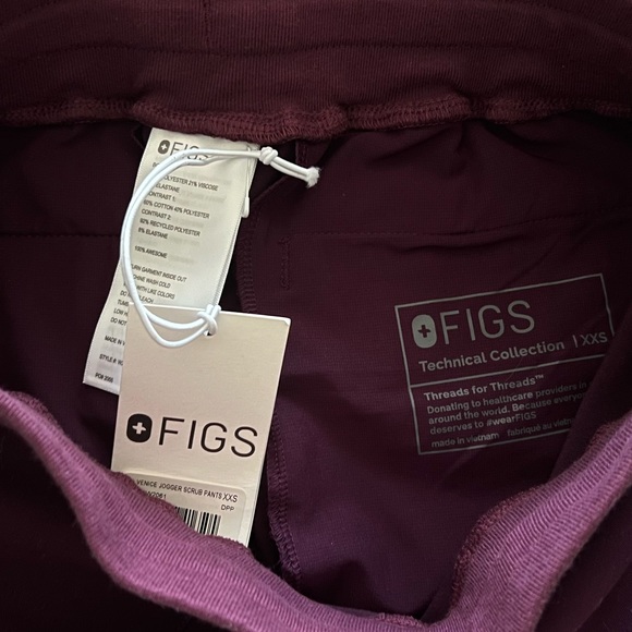 Figs set- Inala Slim Top XS, Women’s Venice Slim Jogger Pants XXS, Deep Purple - Picture 3 of 5